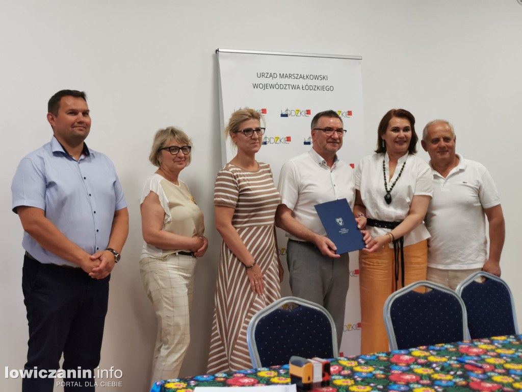 11 gmin z regionu podpisało umowy na rozwój sołectw i infrastrukturę