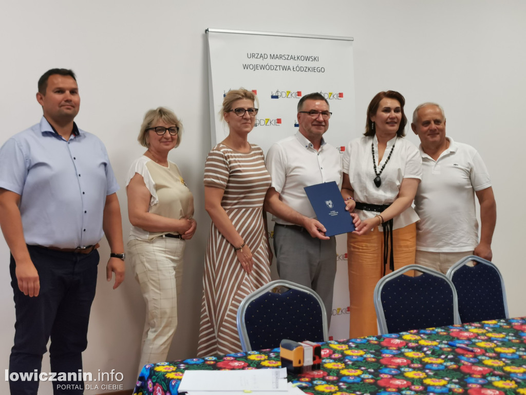 11 gmin z regionu podpisało umowy na rozwój sołectw i infrastrukturę