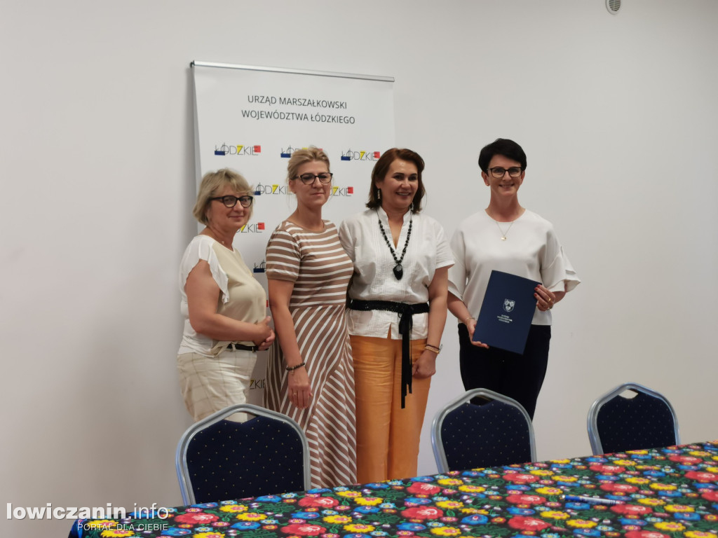 11 gmin z regionu podpisało umowy na rozwój sołectw i infrastrukturę