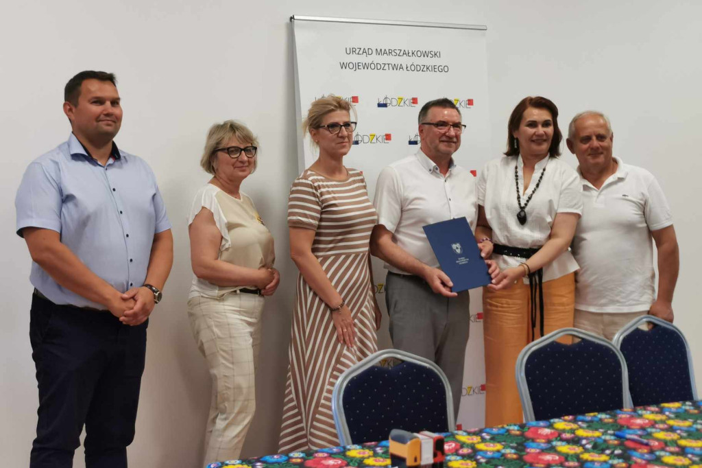 11 gmin z regionu podpisało umowy na rozwój sołectw i infrastrukturę