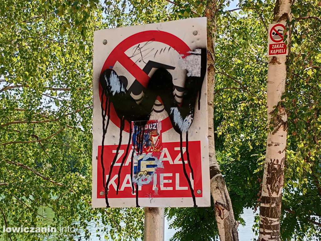 Wiele osób wypoczywa nad wodą w Guźni koło Łowicza