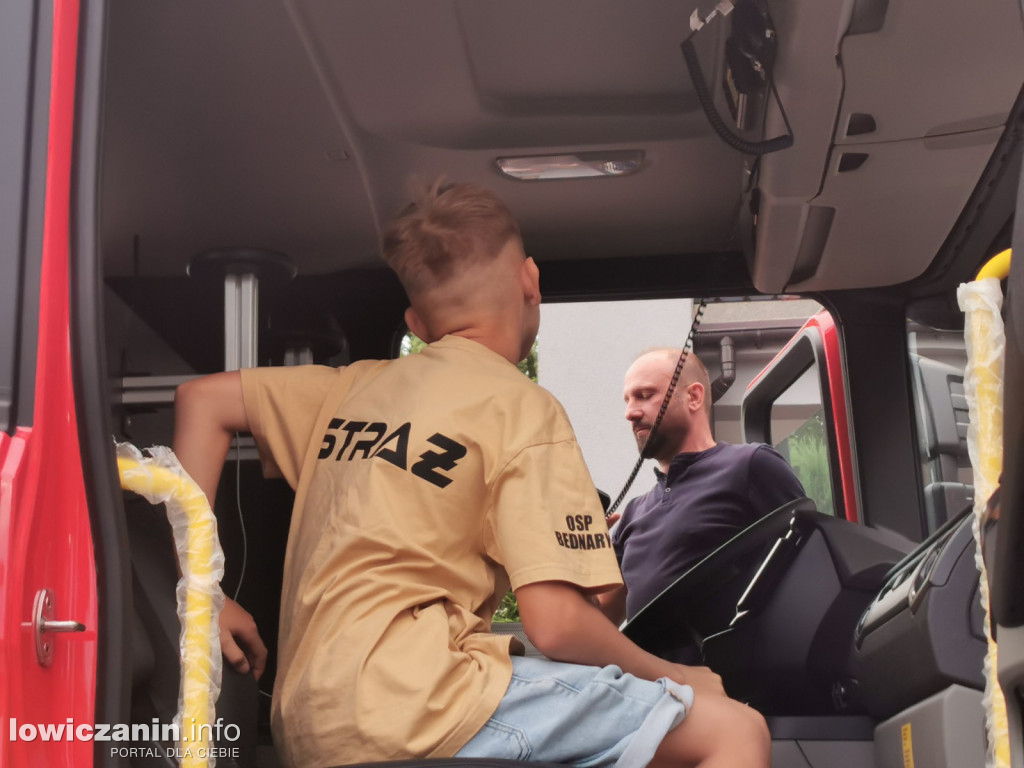 Powitanie nowego wozu strażackiego w OSP Bednary