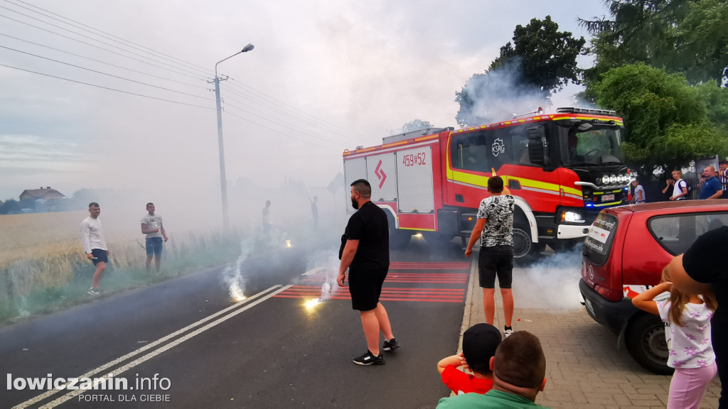 Powitanie nowego wozu strażackiego w OSP Bednary