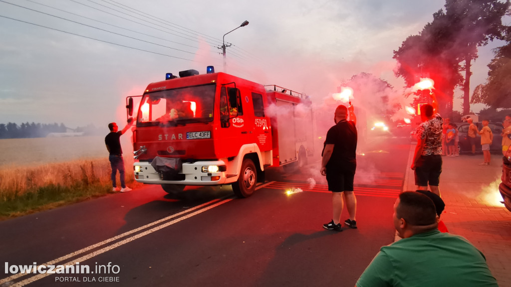 Powitanie nowego wozu strażackiego w OSP Bednary