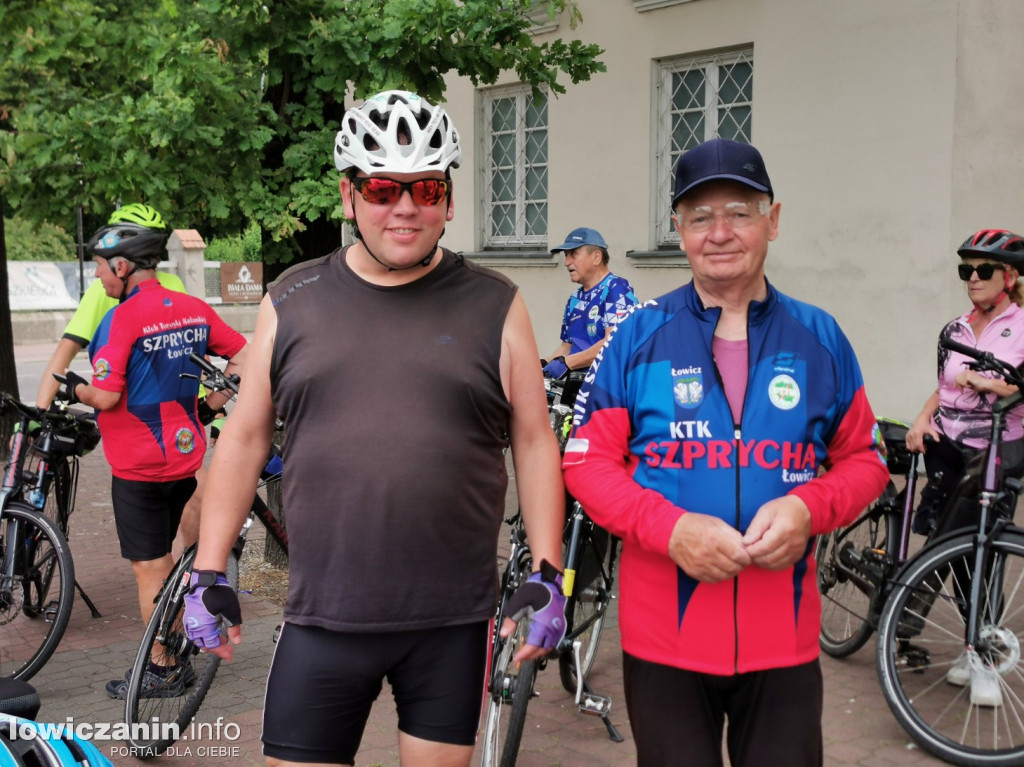 PTTK Szprycha ruszyło śladami Reymonta – rowerowy hołd dla pisarza