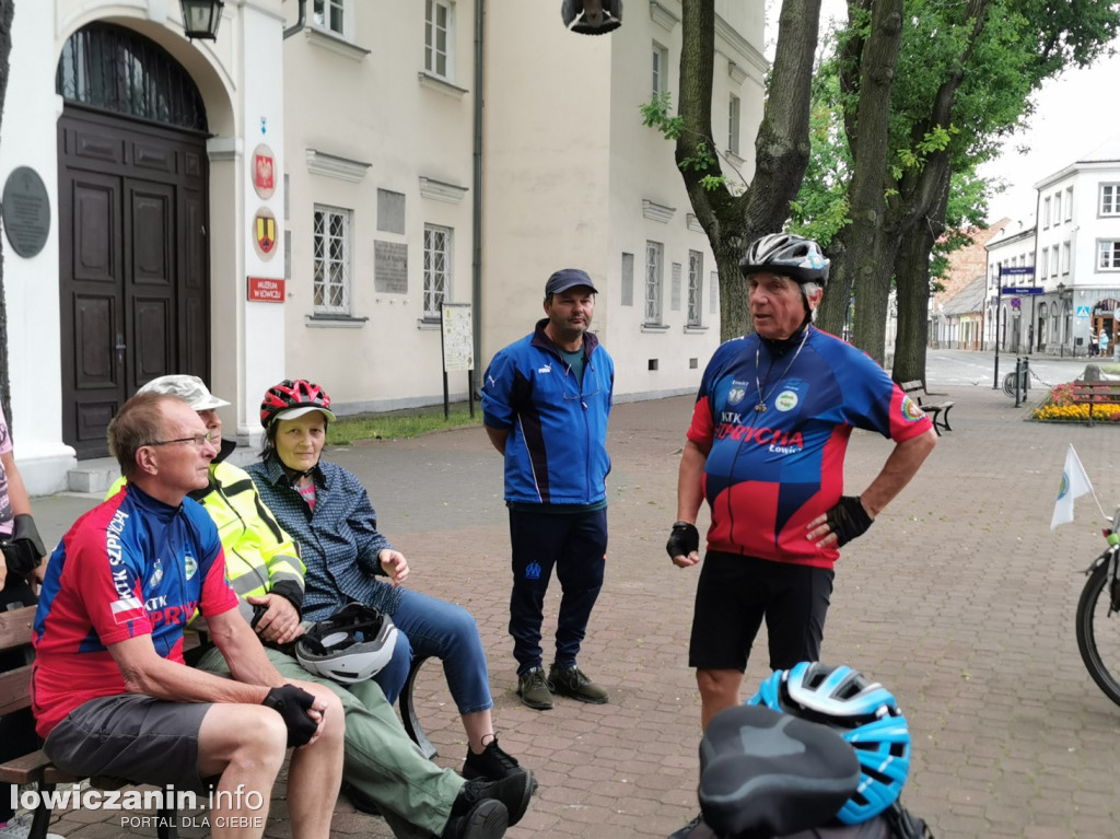 PTTK Szprycha ruszyło śladami Reymonta – rowerowy hołd dla pisarza