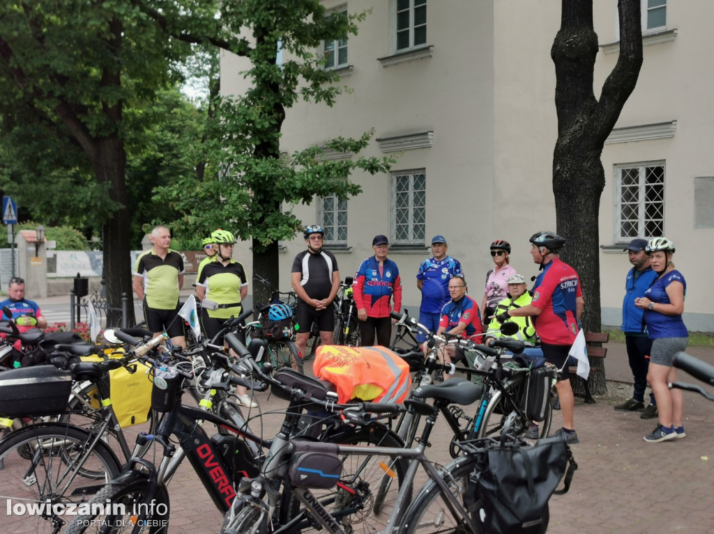 PTTK Szprycha ruszyło śladami Reymonta – rowerowy hołd dla pisarza