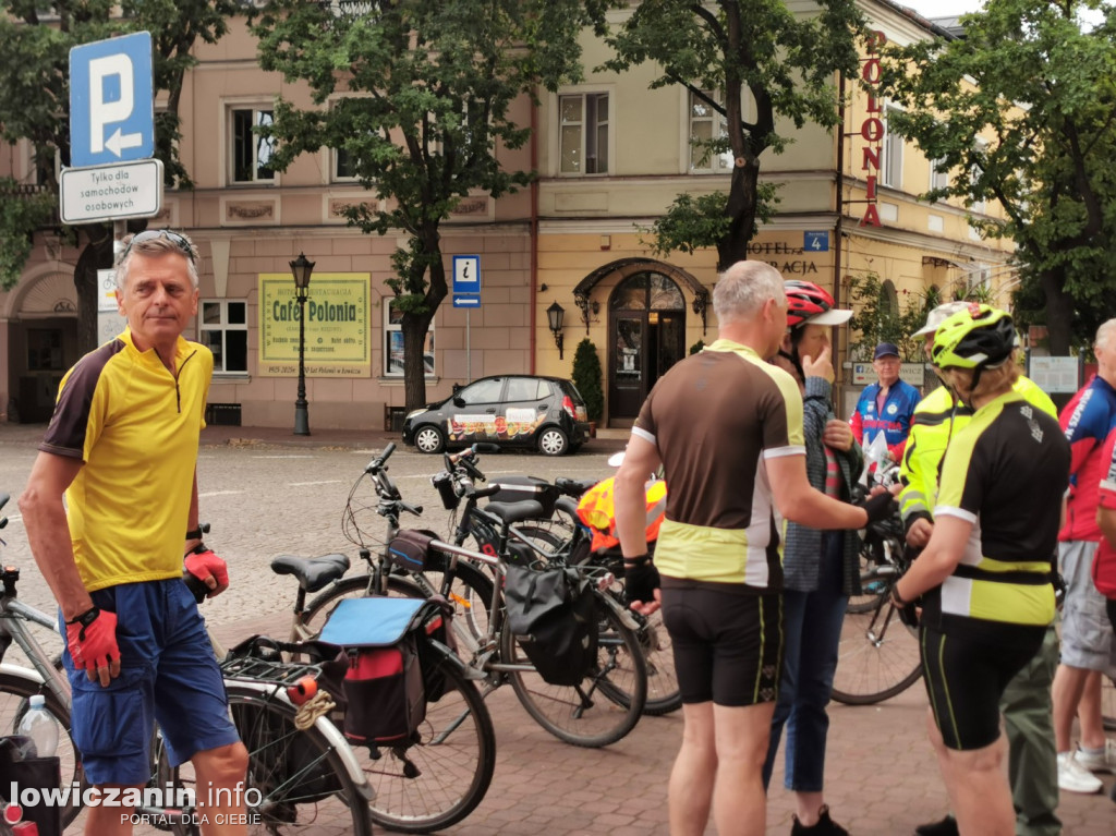 PTTK Szprycha ruszyło śladami Reymonta – rowerowy hołd dla pisarza