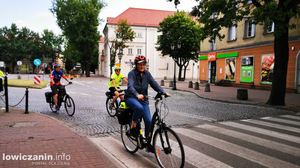 PTTK Szprycha ruszyło śladami Reymonta – rowerowy hołd dla pisarza