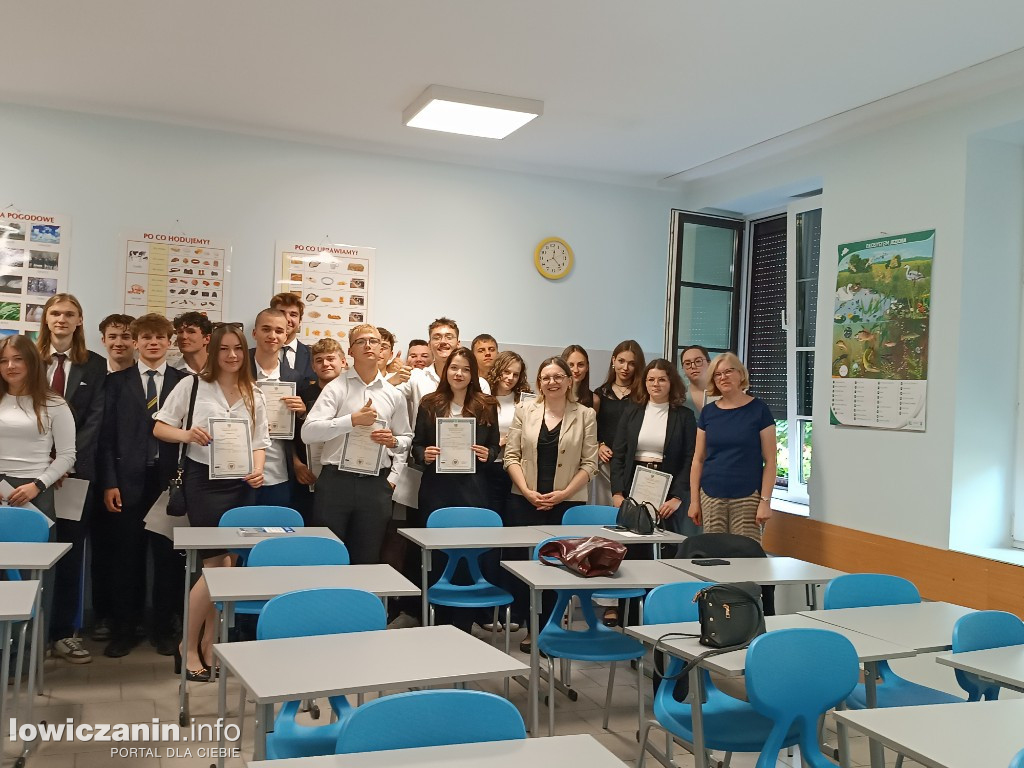 Maturzyści odebrali świadectwa w Pijarskim LO