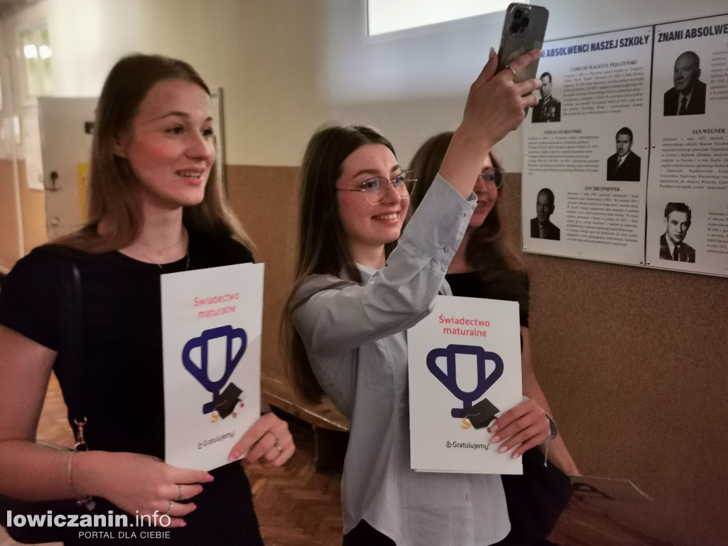 W I LO w Łowiczu odebrali świadectwa maturalne
