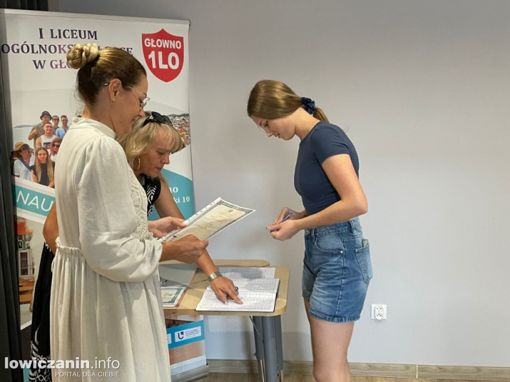 Absolwenci I LO w Głownie odebrali świadectwa dojrzałości
