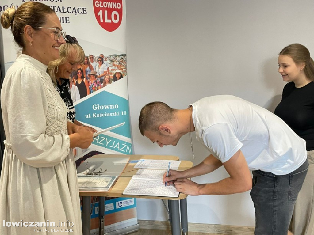 Absolwenci I LO w Głownie odebrali świadectwa dojrzałości
