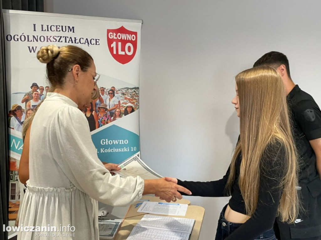 Absolwenci I LO w Głownie odebrali świadectwa dojrzałości