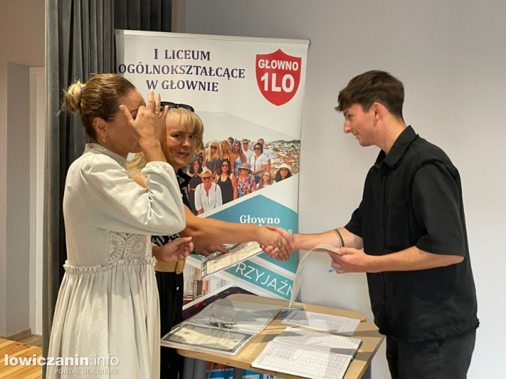 Absolwenci I LO w Głownie odebrali świadectwa dojrzałości