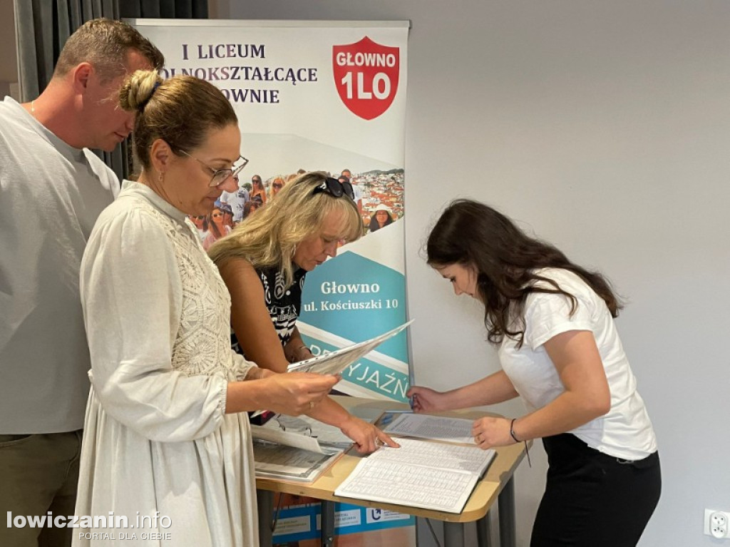 Absolwenci I LO w Głownie odebrali świadectwa dojrzałości