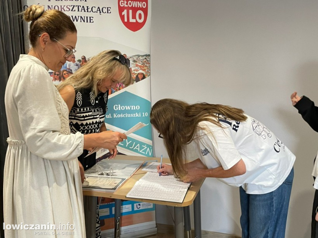 Absolwenci I LO w Głownie odebrali świadectwa dojrzałości