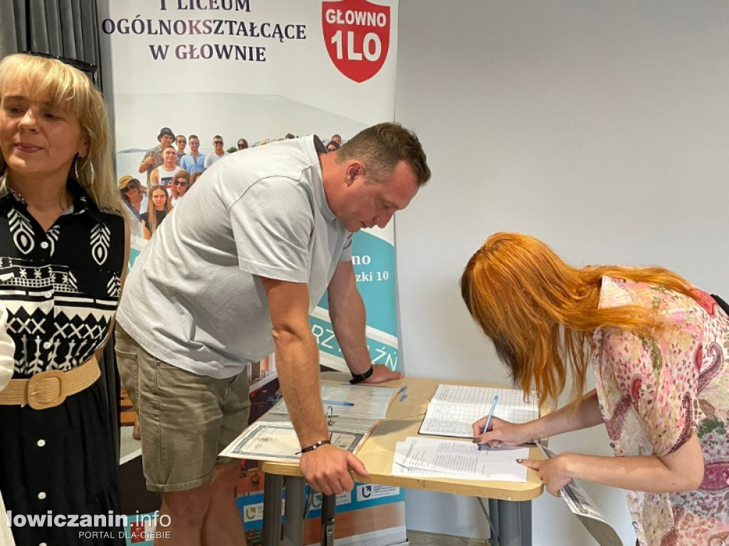 Absolwenci I LO w Głownie odebrali świadectwa dojrzałości