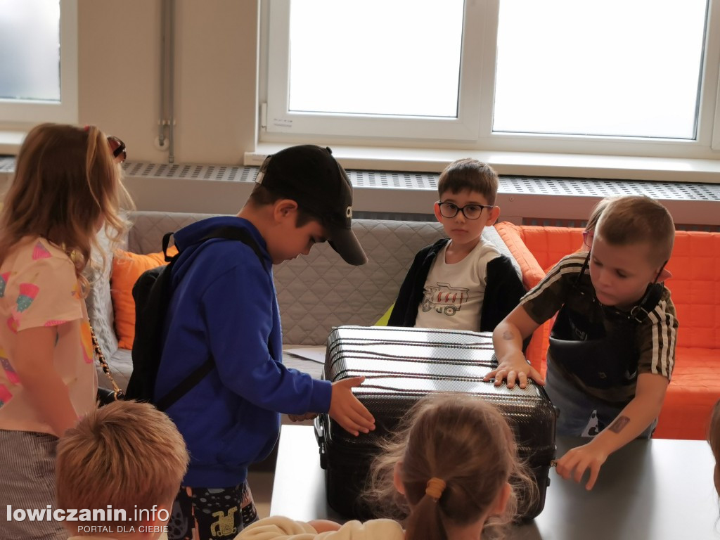 Czytanie w Miejskiej Bibliotece w Łowiczu