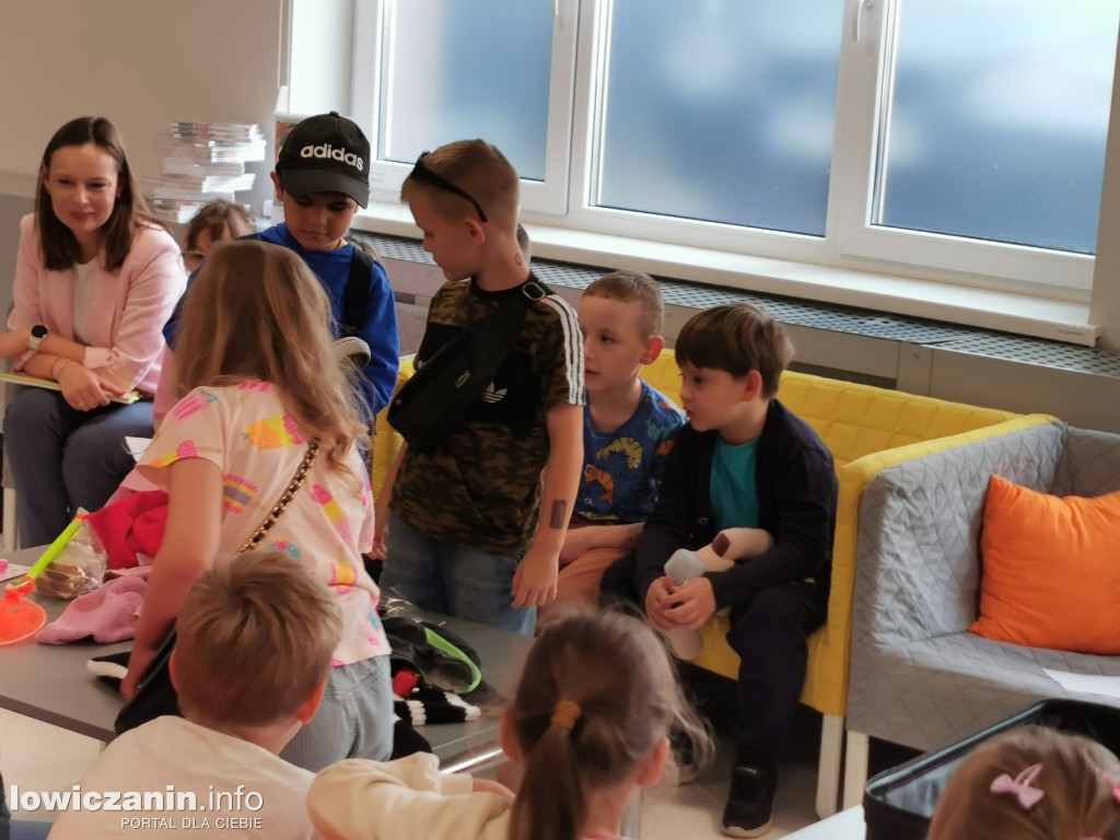 Czytanie w Miejskiej Bibliotece w Łowiczu