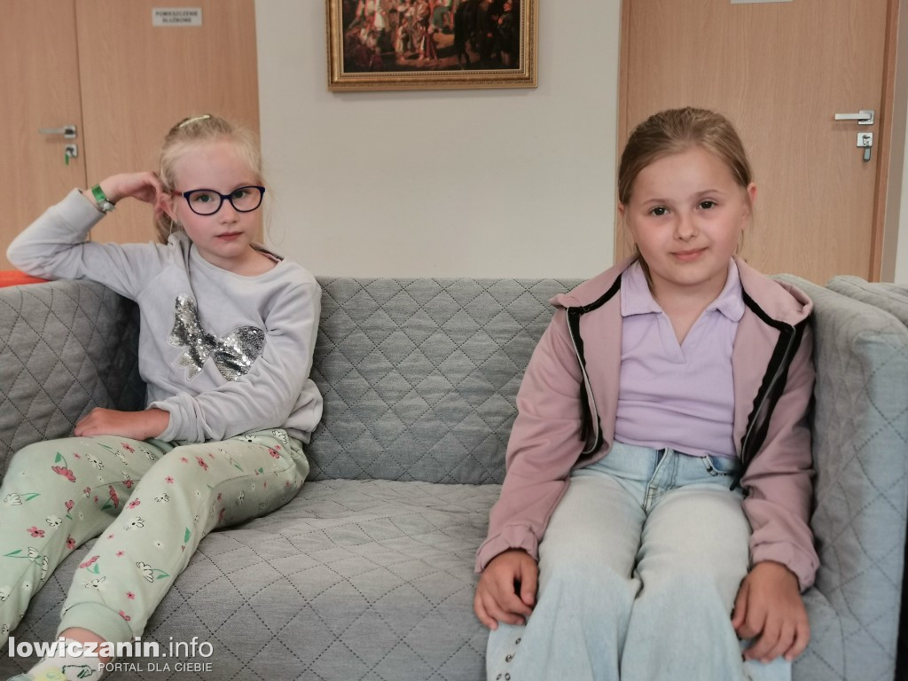 Czytanie w Miejskiej Bibliotece w Łowiczu