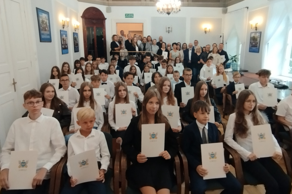 Wręczanie stypendiów naukowych w ratuszu