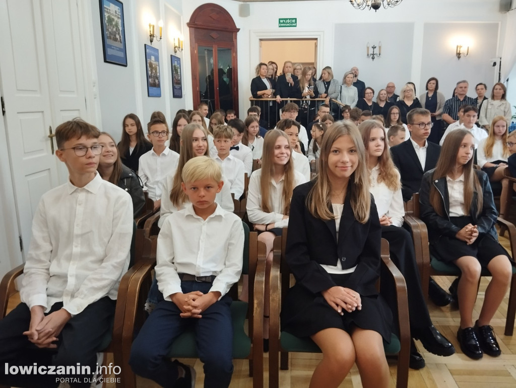 Wręczanie stypendiów naukowych w ratuszu