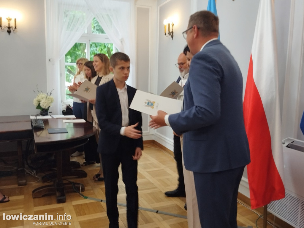 Wręczanie stypendiów naukowych w ratuszu