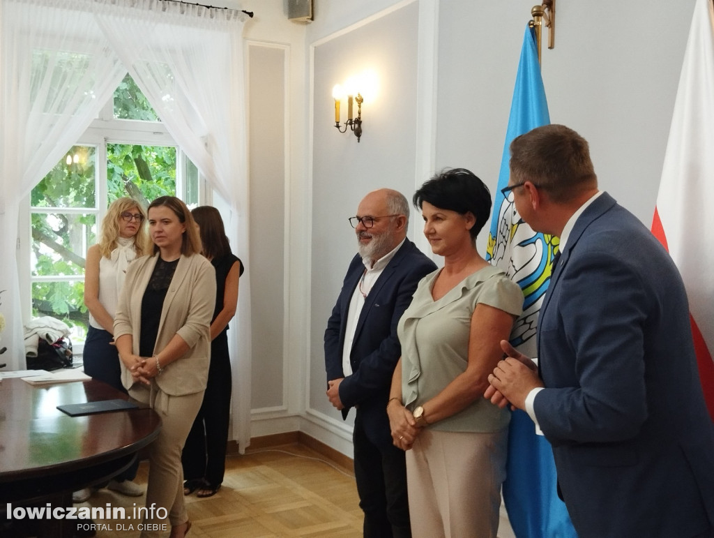 Wręczanie stypendiów naukowych w ratuszu