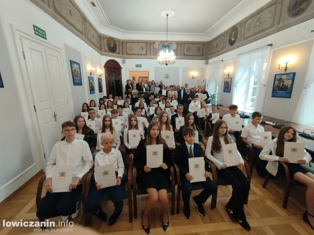 Wręczanie stypendiów naukowych w ratuszu