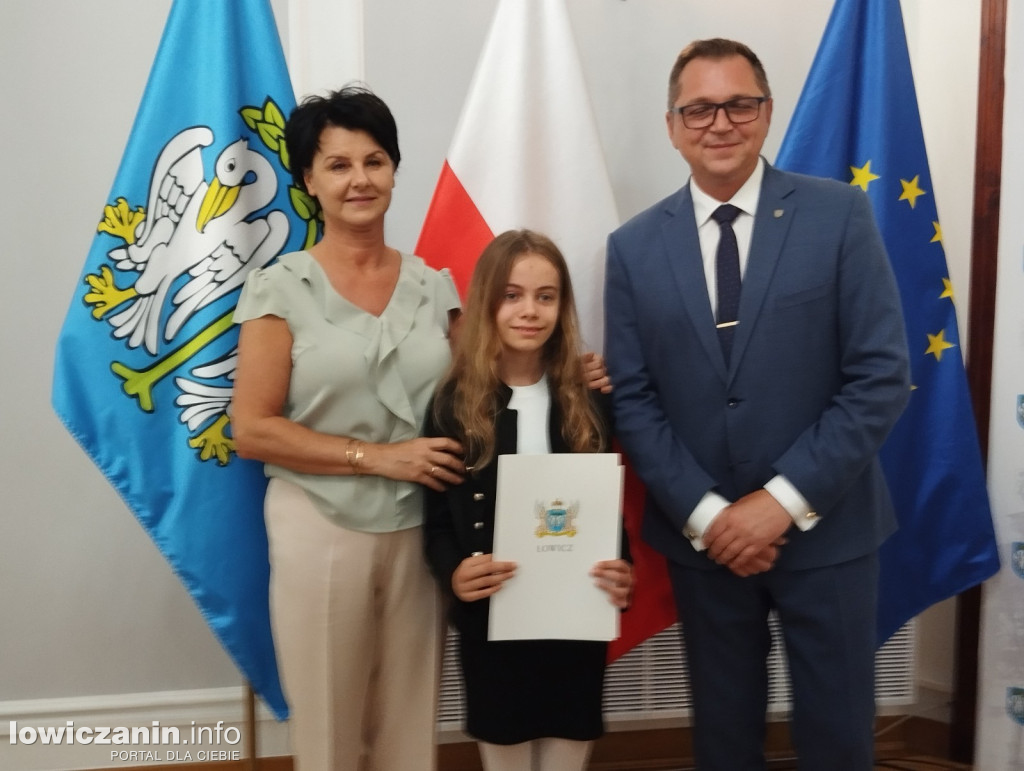 Wręczanie stypendiów naukowych w ratuszu