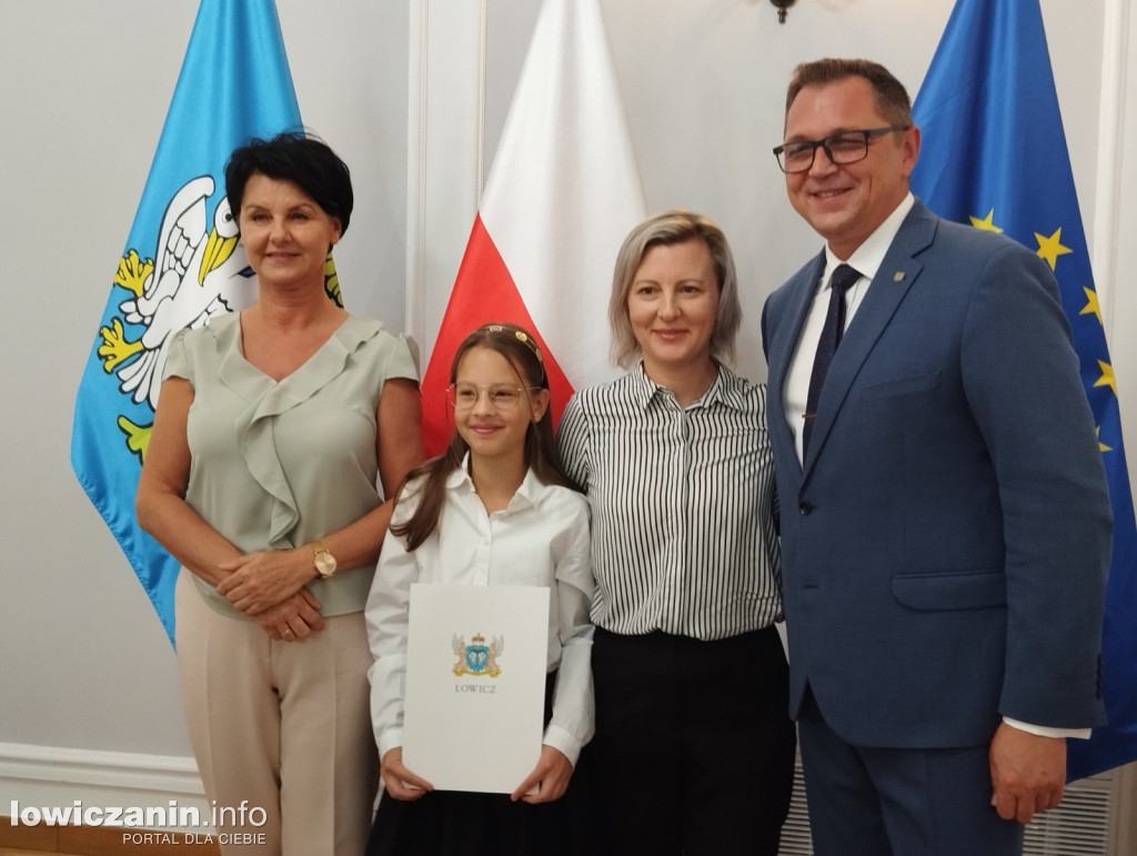 Wręczanie stypendiów naukowych w ratuszu