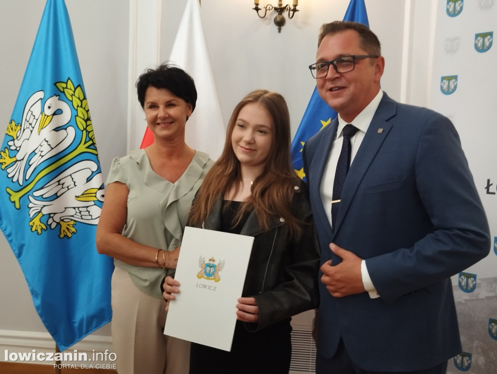 Wręczanie stypendiów naukowych w ratuszu