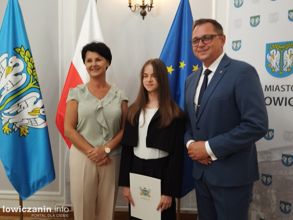 Wręczanie stypendiów naukowych w ratuszu
