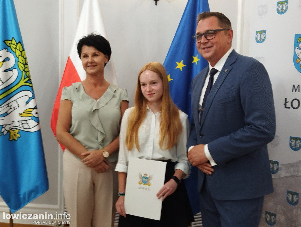 Wręczanie stypendiów naukowych w ratuszu