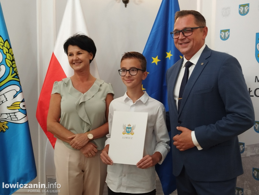 Wręczanie stypendiów naukowych w ratuszu