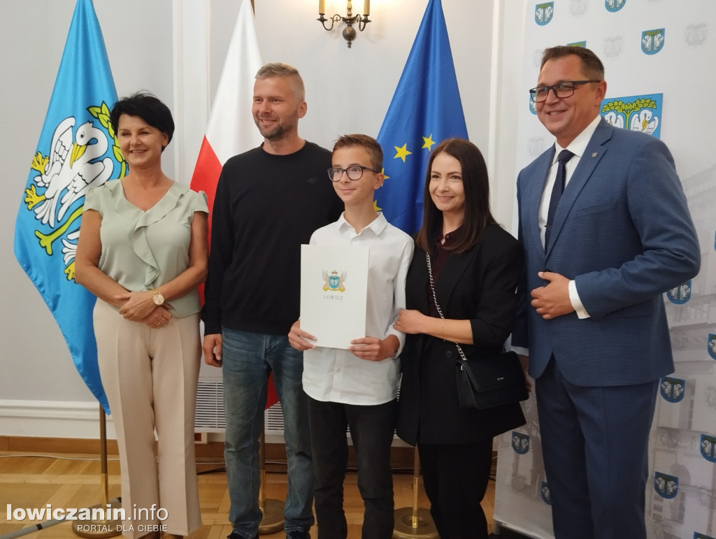 Wręczanie stypendiów naukowych w ratuszu
