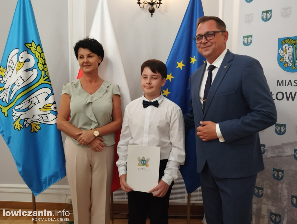 Wręczanie stypendiów naukowych w ratuszu