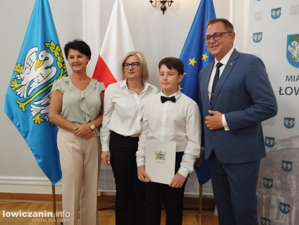 Wręczanie stypendiów naukowych w ratuszu