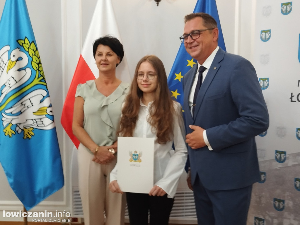 Wręczanie stypendiów naukowych w ratuszu