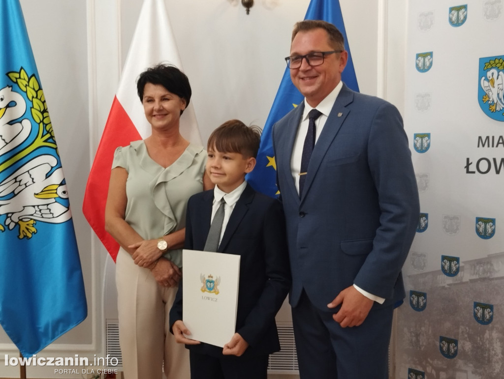 Wręczanie stypendiów naukowych w ratuszu