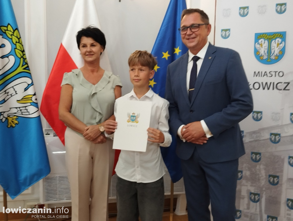 Wręczanie stypendiów naukowych w ratuszu
