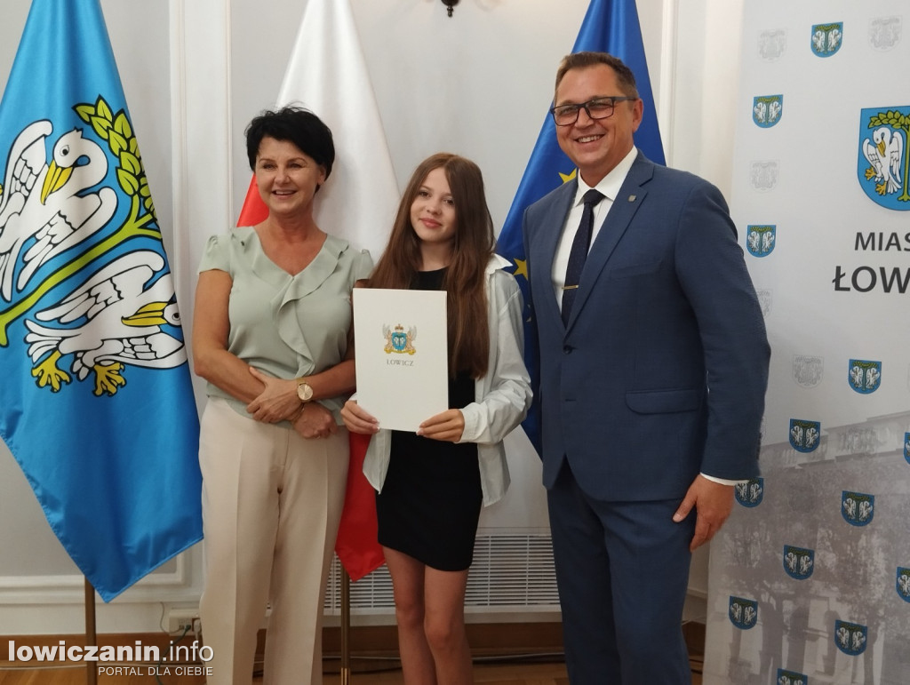 Wręczanie stypendiów naukowych w ratuszu
