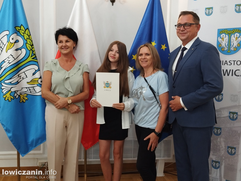 Wręczanie stypendiów naukowych w ratuszu