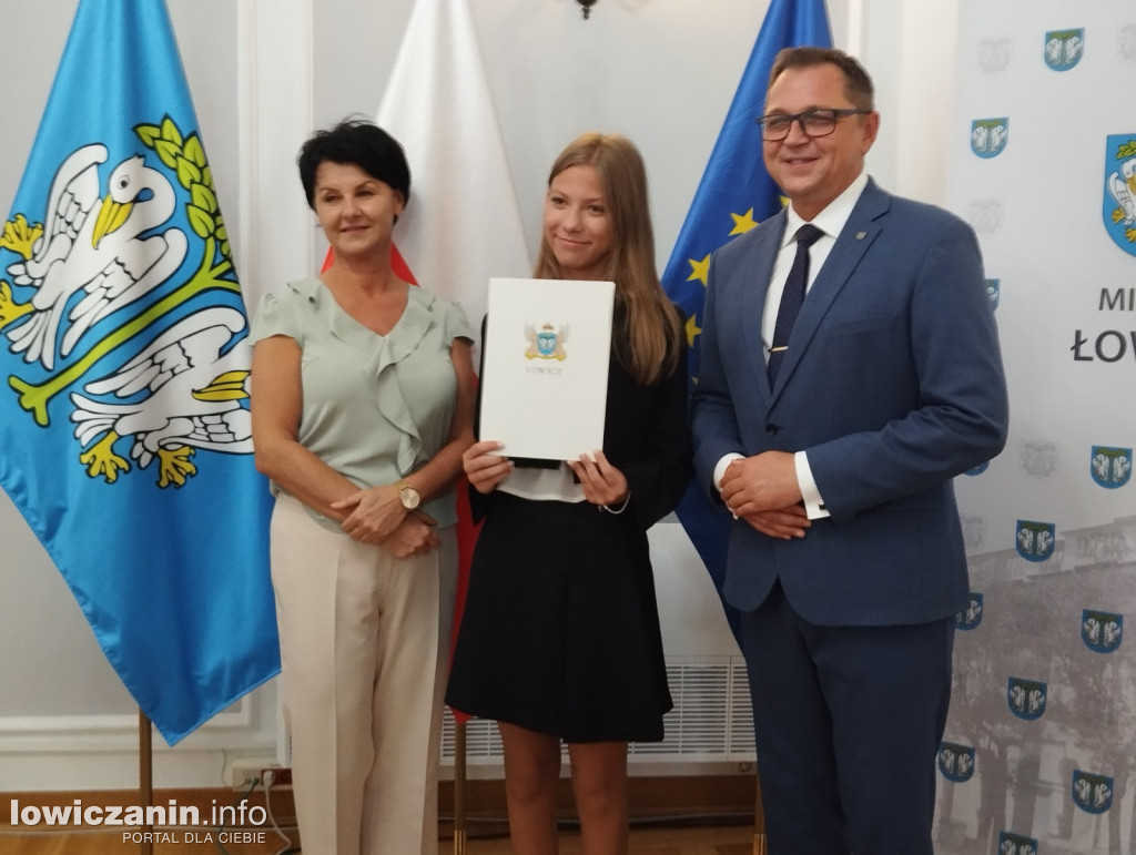 Wręczanie stypendiów naukowych w ratuszu