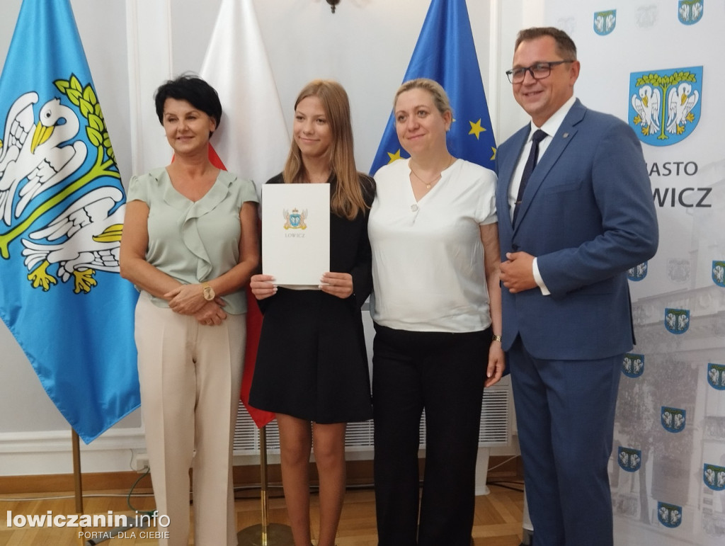 Wręczanie stypendiów naukowych w ratuszu