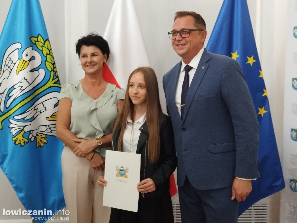 Wręczanie stypendiów naukowych w ratuszu