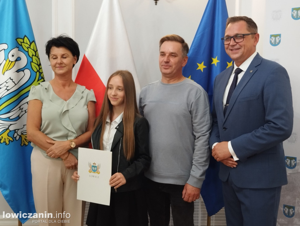 Wręczanie stypendiów naukowych w ratuszu