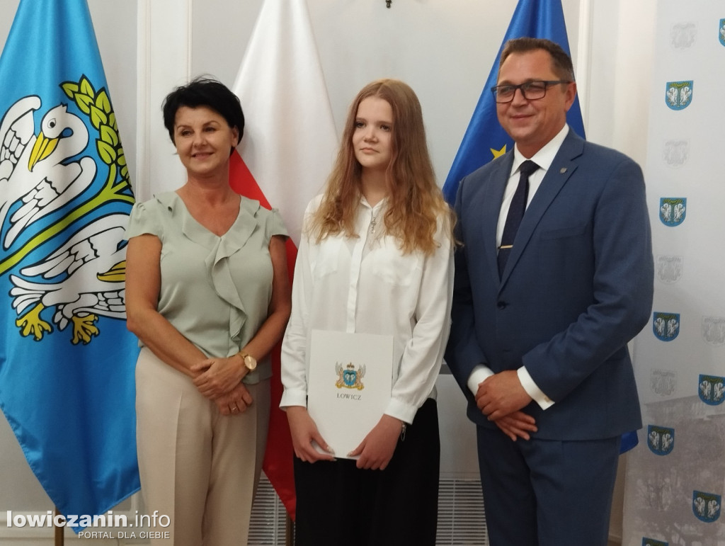 Wręczanie stypendiów naukowych w ratuszu