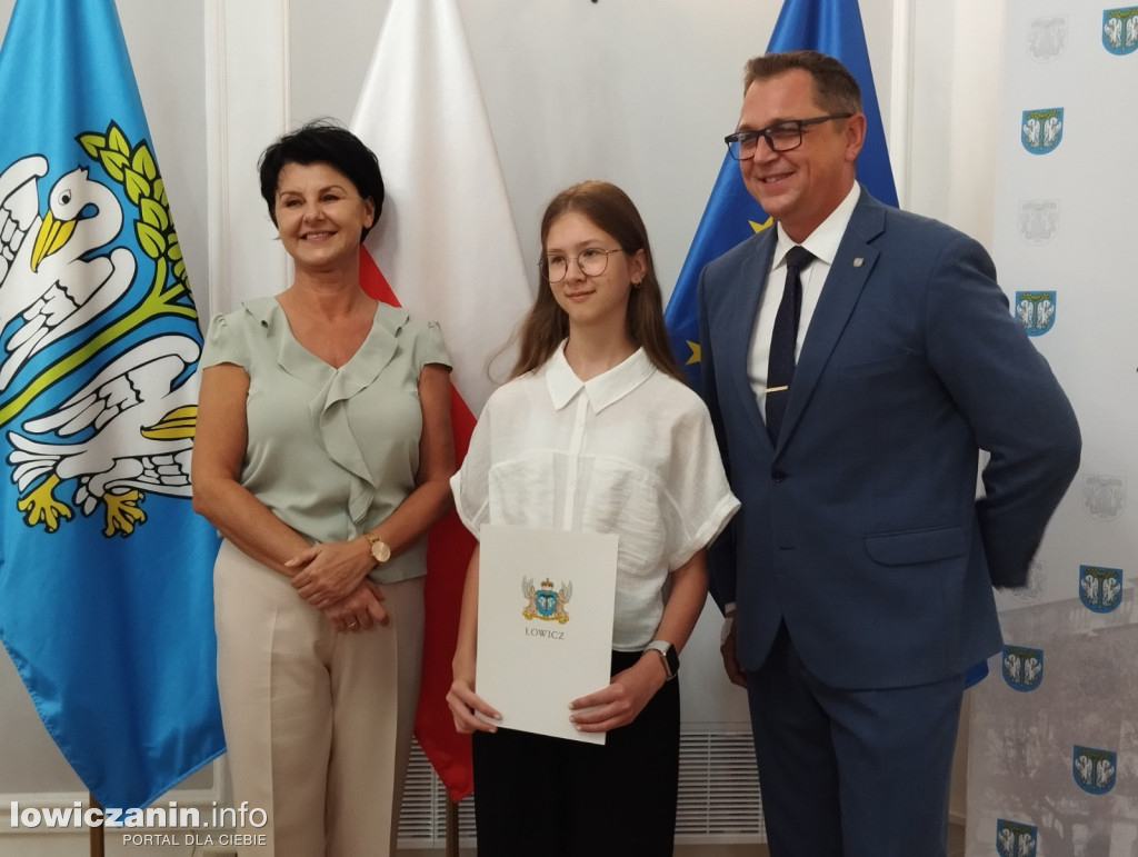 Wręczanie stypendiów naukowych w ratuszu